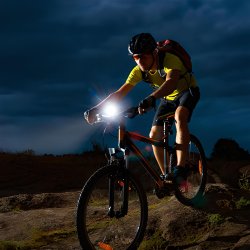 N220 LAMPKA ROWEROWA LED PRZÓD OŚWIETLENIE ROWER - S122